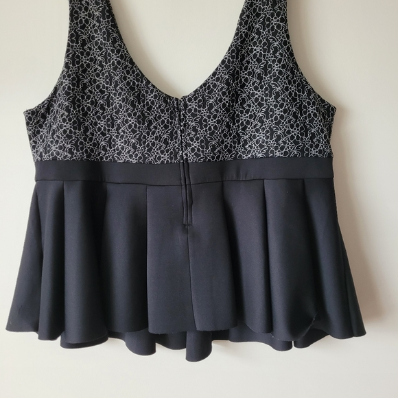 NWT ASOS Curve Sleeveless Black Peplum Blouse Abstract Floral Lace Overlay - Picture 7 of 14